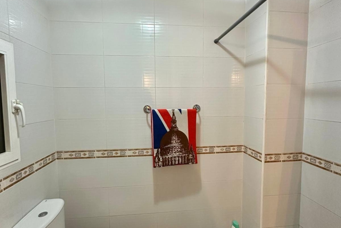 APPARTAMENTO A 450 DEL PUERTO DE TORREVIEJA. 2 DORM. 2 BAÑOS. TERRAZA AMPLIA. 76 M2.