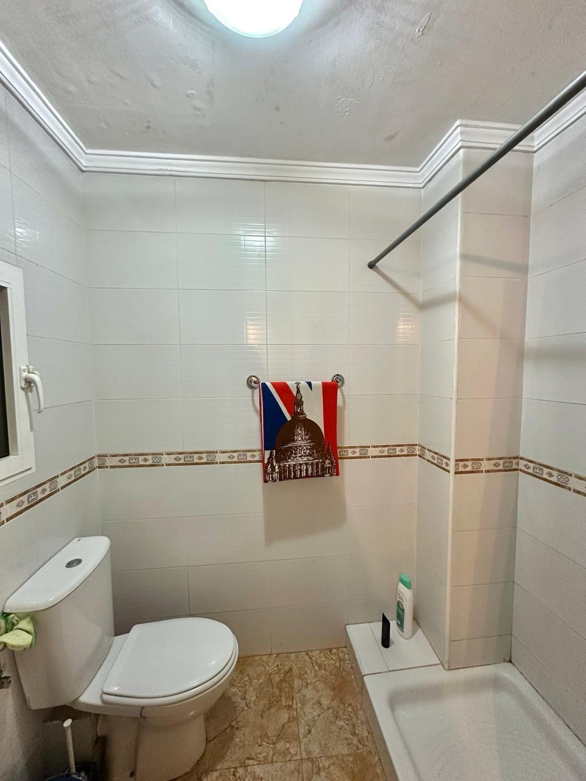 APPARTAMENTO A 450 DEL PUERTO DE TORREVIEJA. 2 DORM. 2 BAÑOS. TERRAZA AMPLIA. 76 M2.