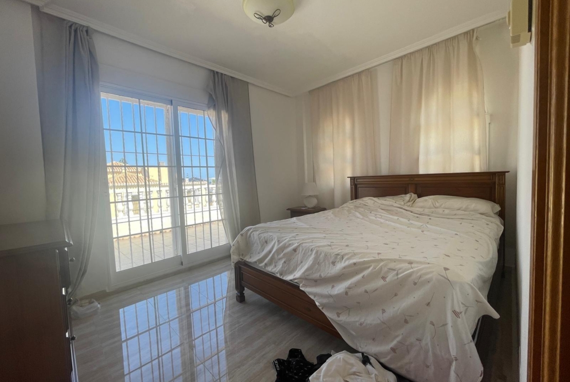 VILLA PARADA CON VISTAS AL MAR Y A 200 METROS DE PLAYA! ZONA TORRE LA MATA. 5 DRM. 3 BAÑOS. PISCINA PRIVADA.