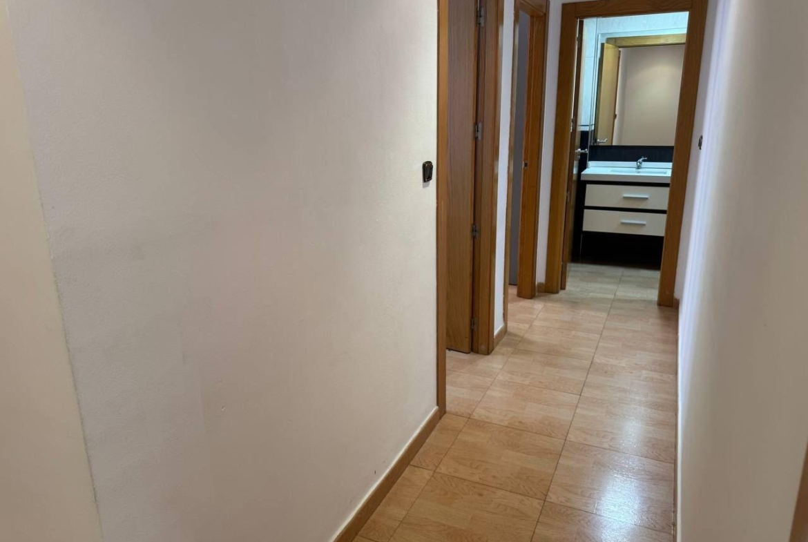 Spacious Semi-New Apartment in Torrevieja, Ideal for Living