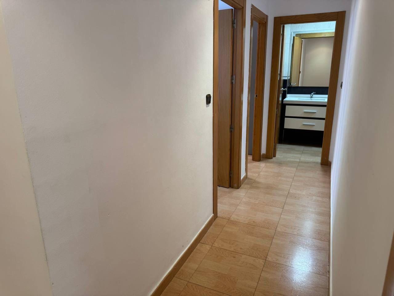 2-18-198 Spacious Semi-New Apartment in Torrevieja, Ideal for Living