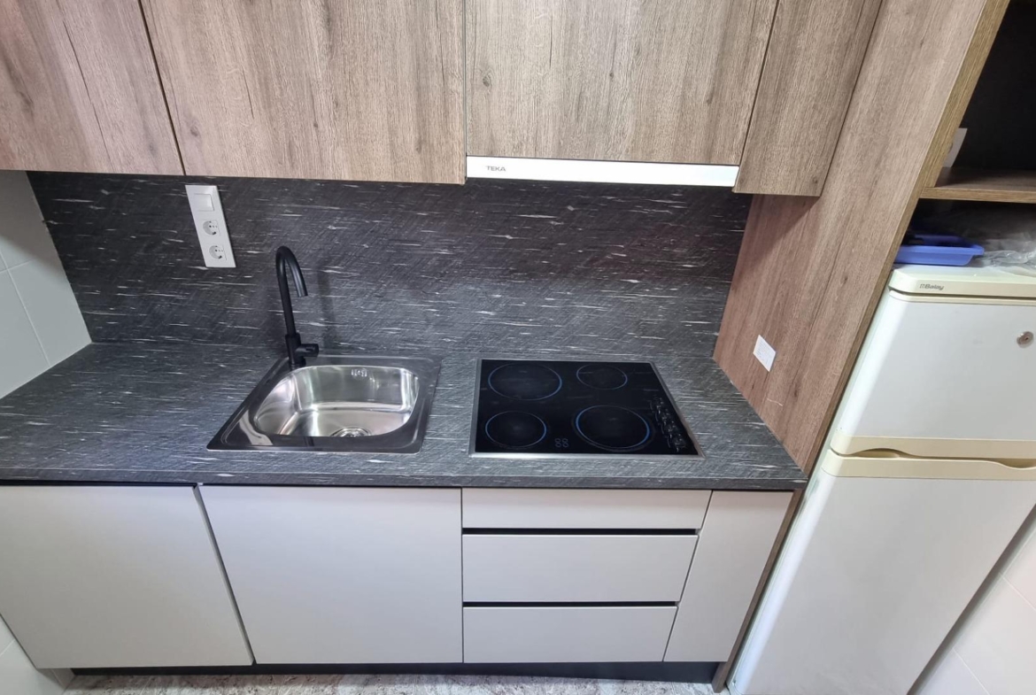 Apartamento semireformado a escasos metros de la playa !