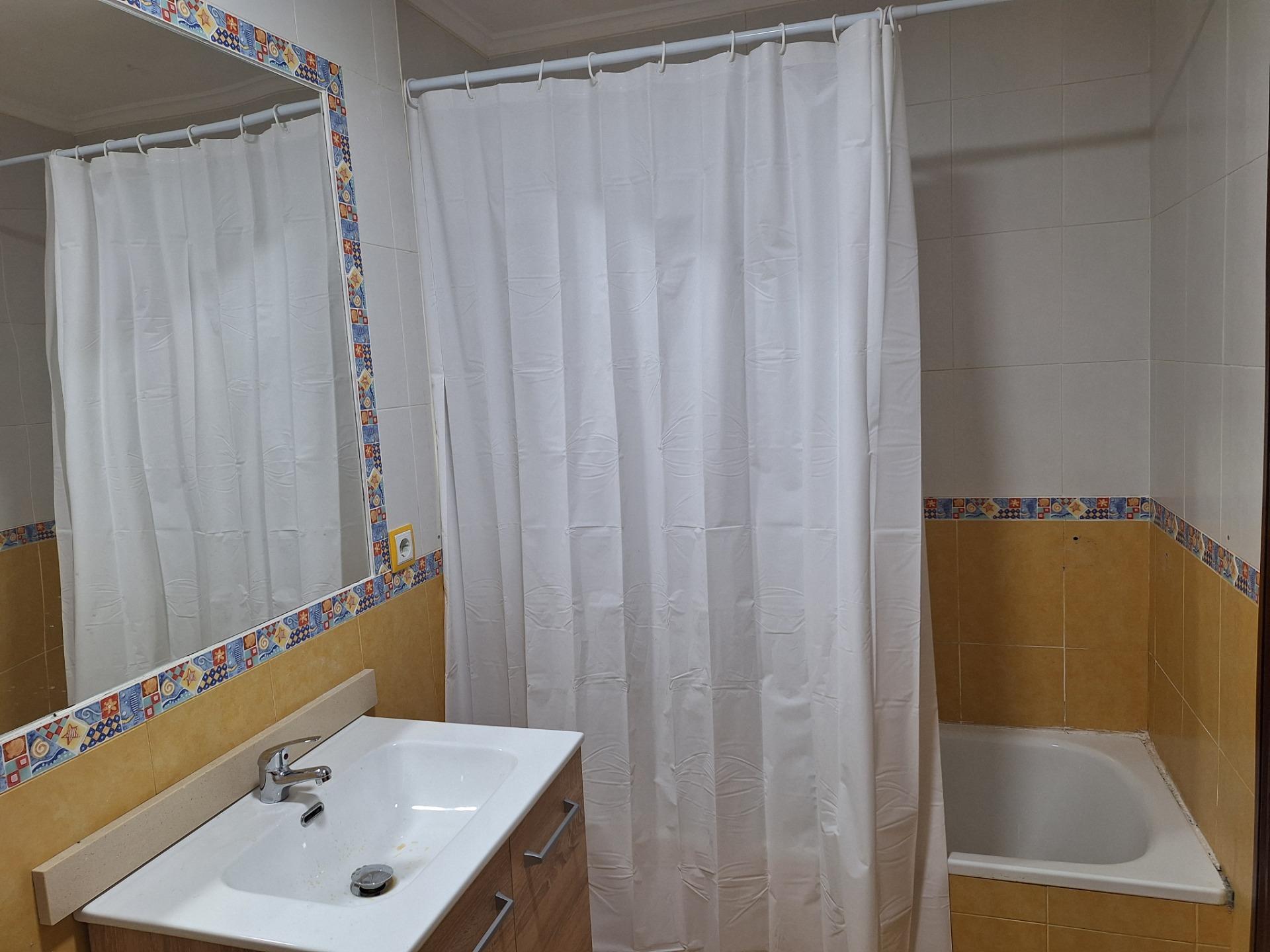 2-18-227 Amplio piso para entrar a vivir en Mieres