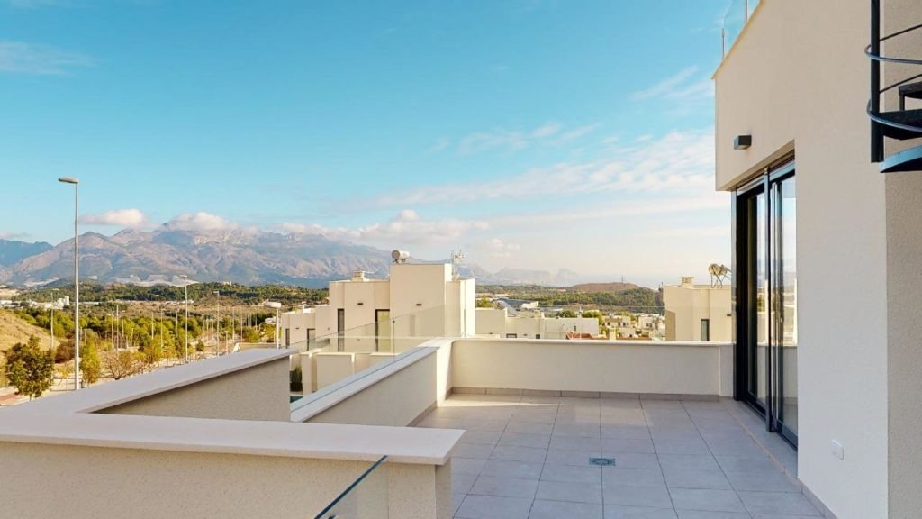 Villas de nueva construcción con vistas al mar y montaña
