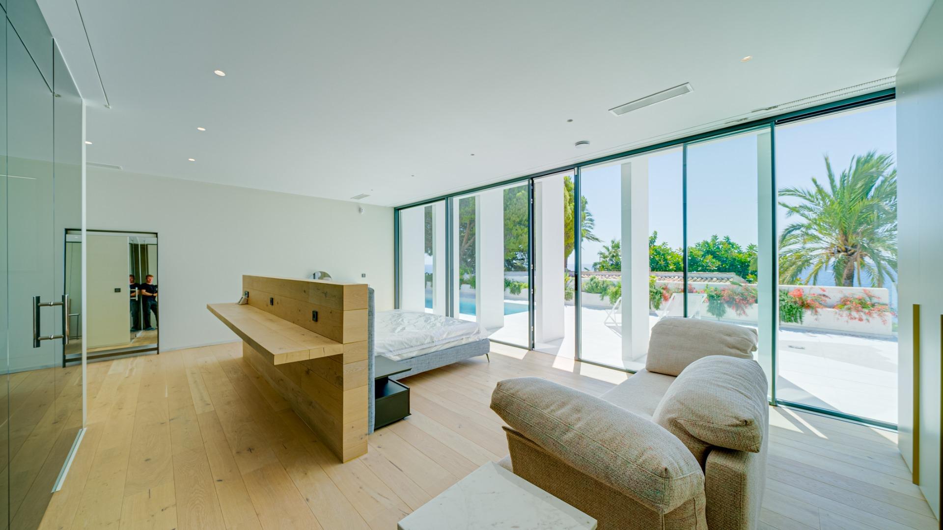 Indrukwekkende luxe villa aan zee