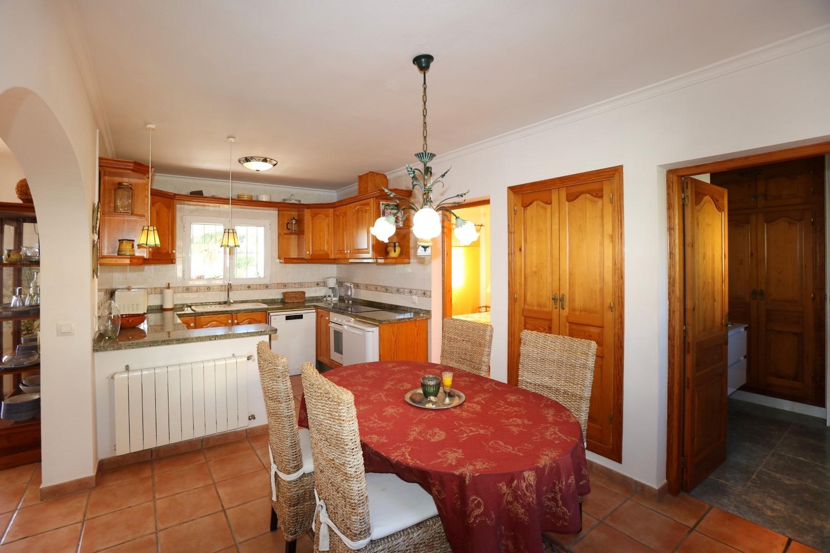 2-18-49 Mediterranean style villa with pool and close to the sea