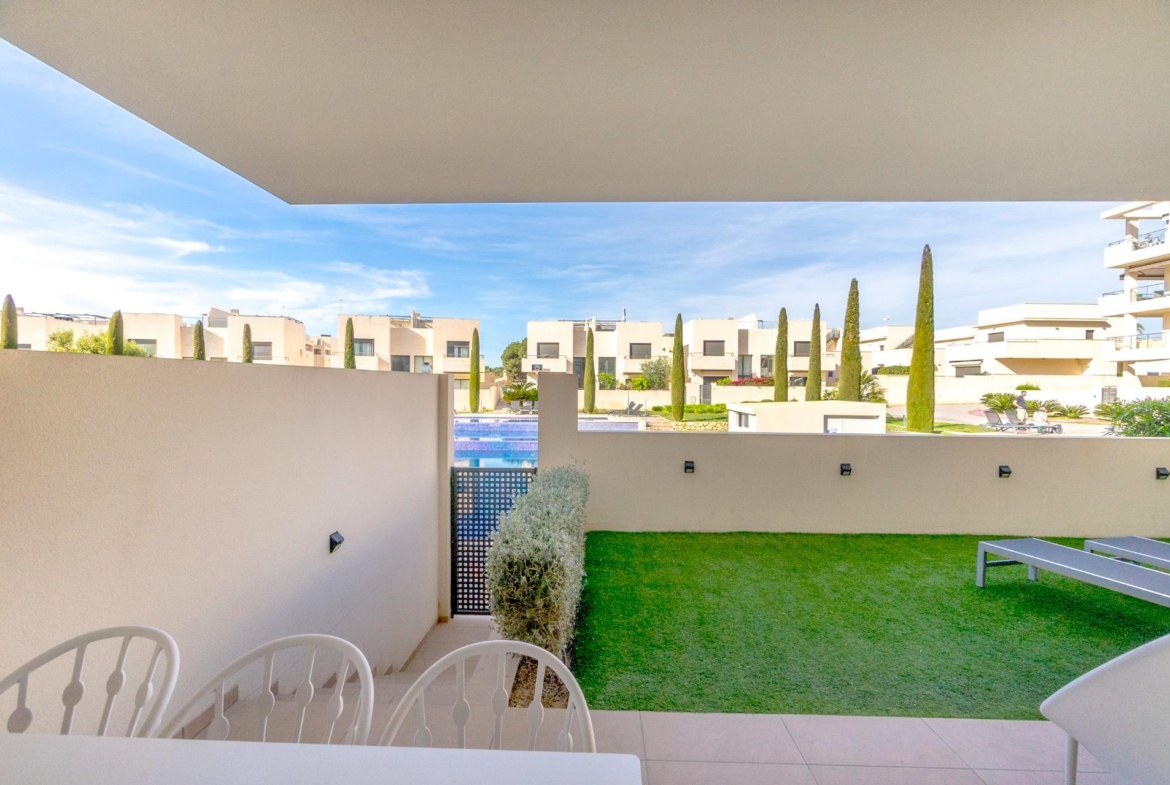 ESPECTACULAIR APPARTAMENTO CON LICENCIA TURISTICA. 2 DORM. 2 BAÑOS. GARAJE+TRASTERO. PISCINA.