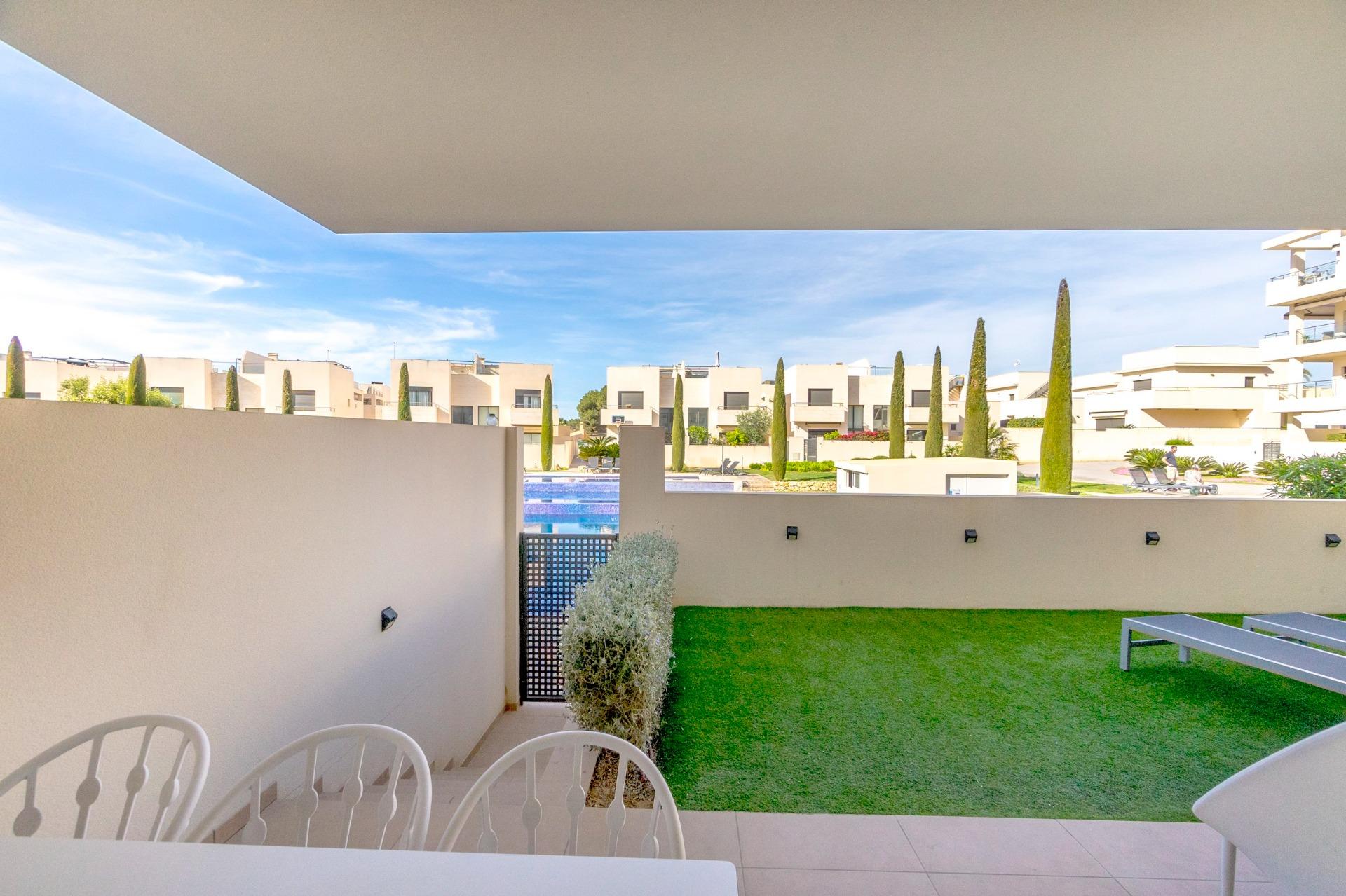 ESPECTACULAIR APPARTAMENTO CON LICENCIA TURISTICA. 2 DORM. 2 BAÑOS. GARAJE+TRASTERO. PISCINA.