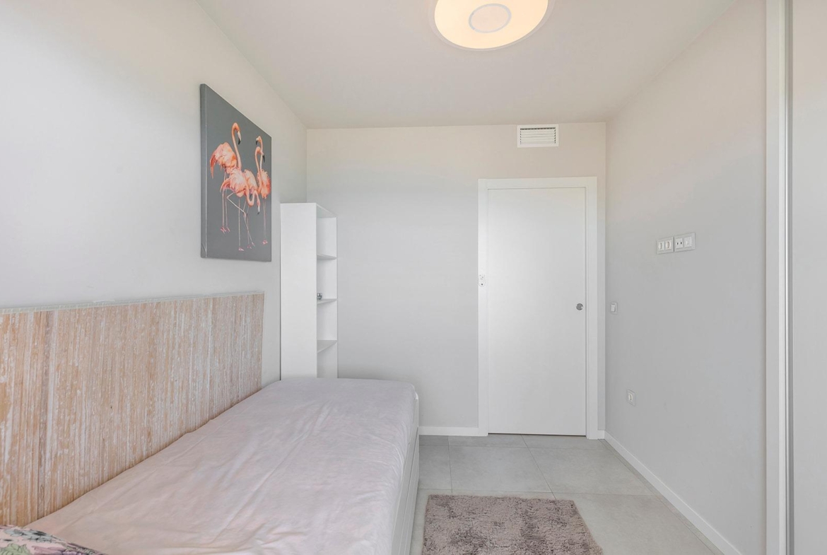 APARTAMENTO CON VISTAS AL MAR EN MIL PALMERAS. 2 DORM. 2 BAÑOS. GARAJE+TRASTERO. TERRAZA 20 M2.