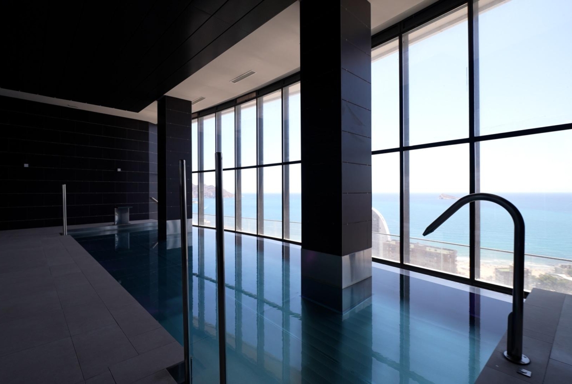 Exclusivo Piso en la Cala de Benidorm con Vistas al Mar