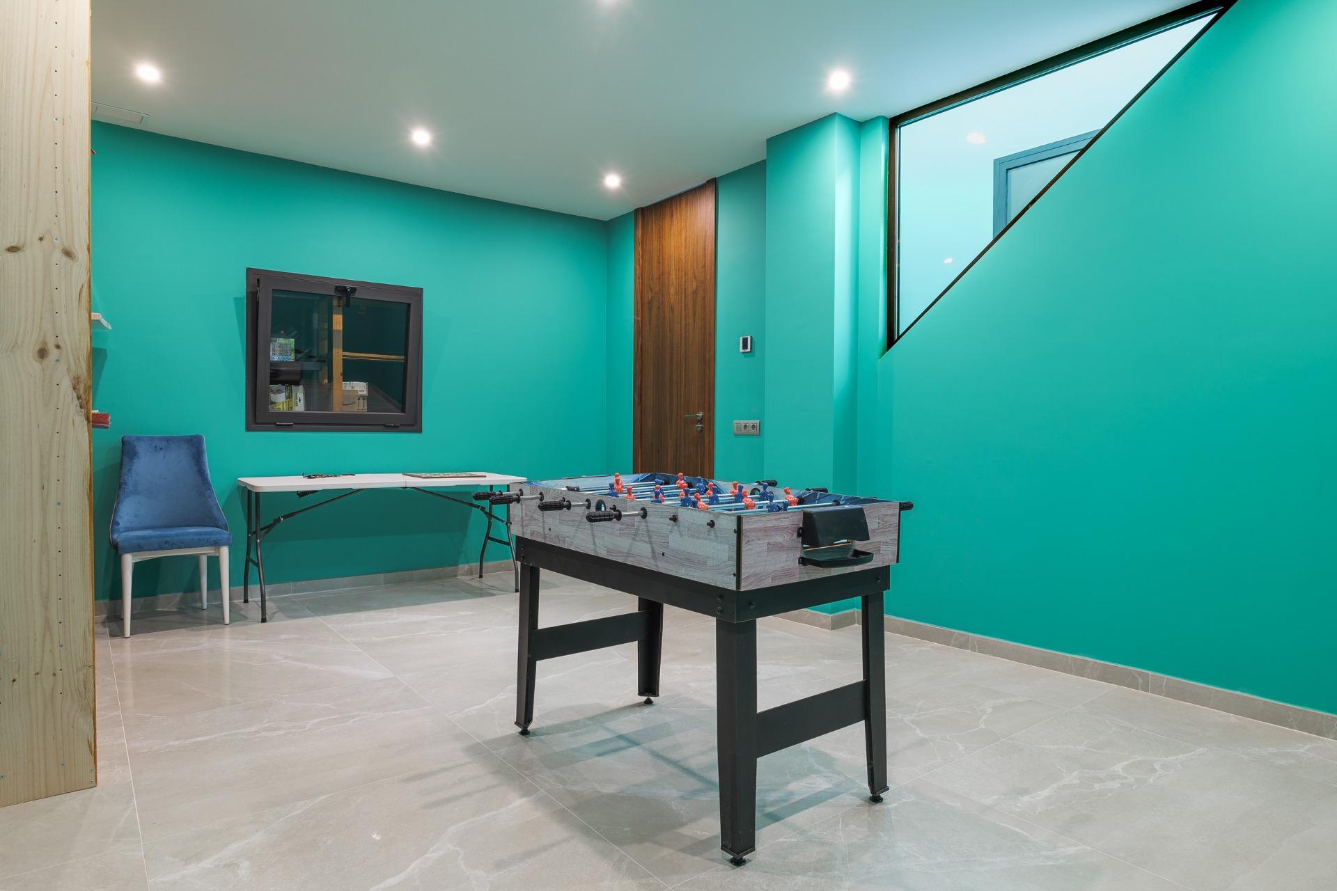 Unique villa in Sierra Cortina: prestigious location between mountains and sea