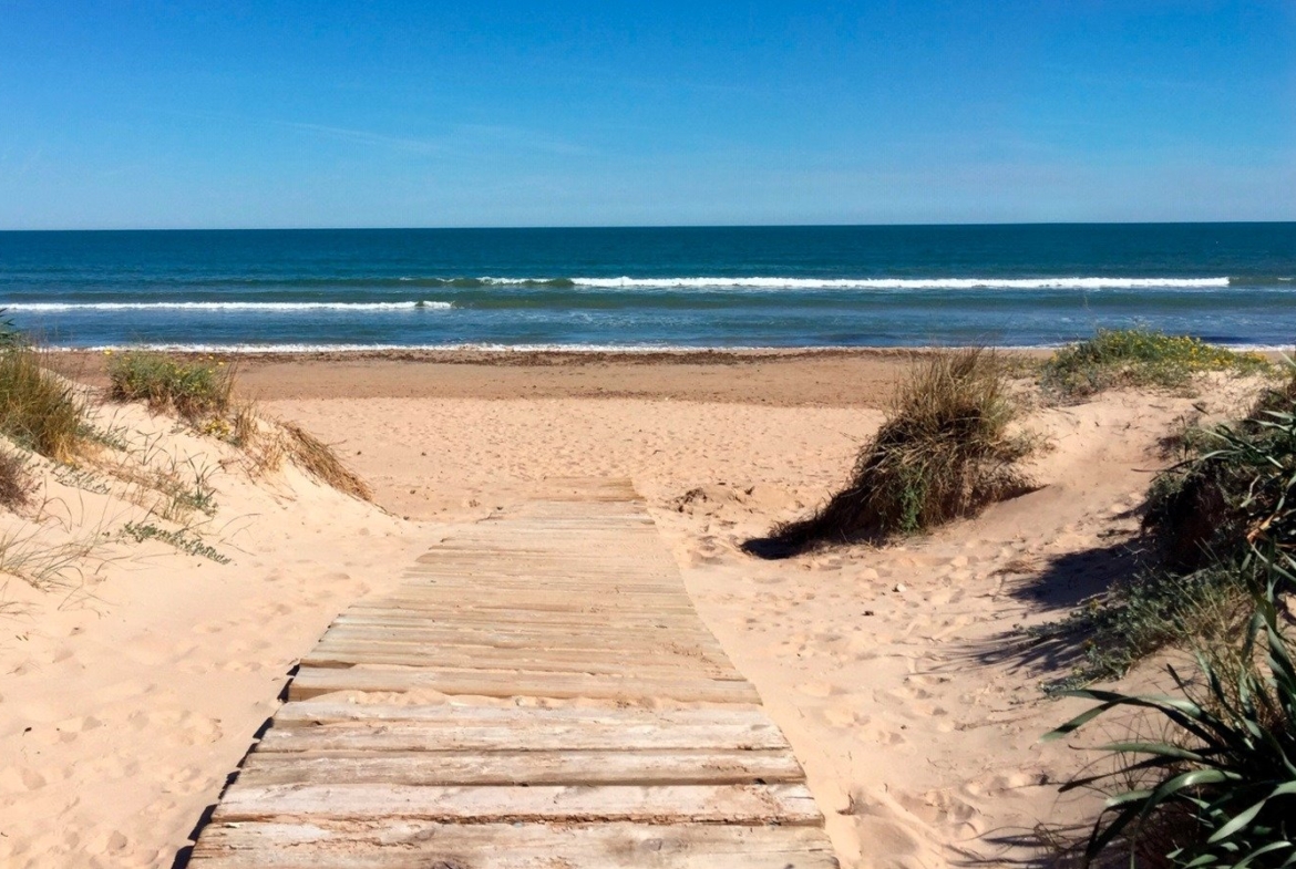 Villa exclusiva en primera línea de la Playa de Rabdells de Oliva