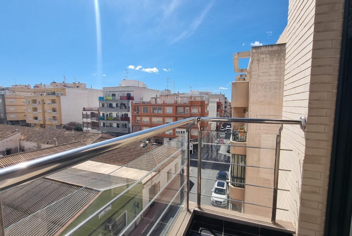 Elegante piso en cetro de Torrevieja + plaza de parking incluido !
