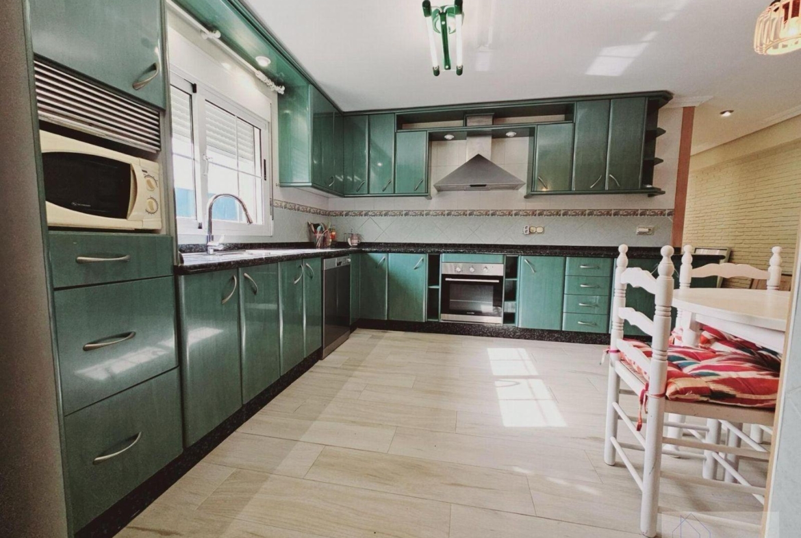 VILLA EN LA SIESTA CON 800 METROS DE PARCELA. PISCINA PRIVADA. 330 M2 DE CASA.