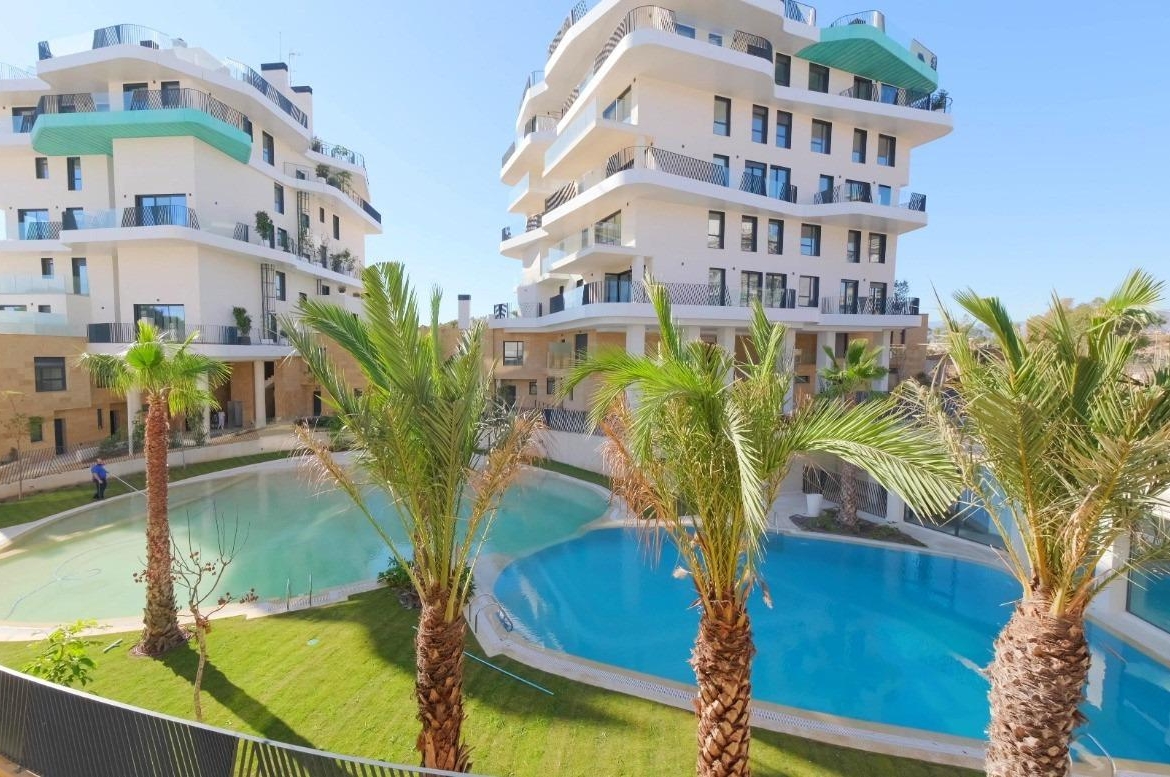 Moderne nieuwe appartementen aan de oevers van de Middellandse Zee