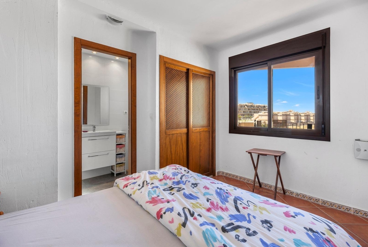 ATÍCO EN PUNTA PRIMA CON SOLARIUM PRIVADO DE 40 M2. 2 DORM. 2 BAÑOS. PISCINA COMUNITARIA.