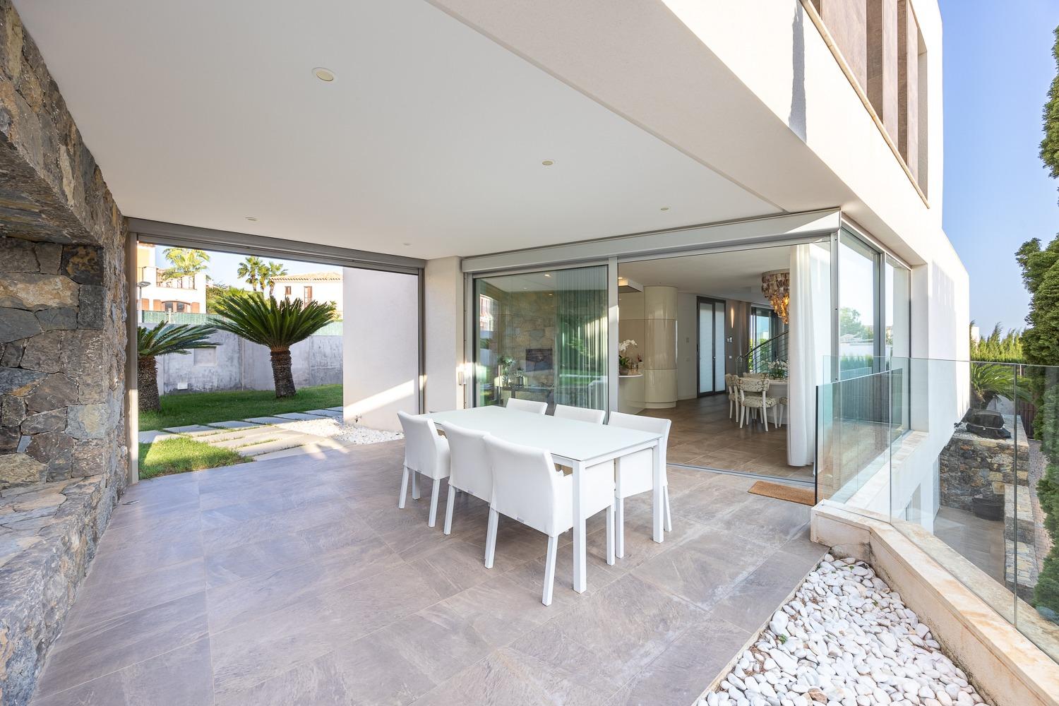 Stunning designer villa in Finestrat, where comfort meets contemporary elegance.