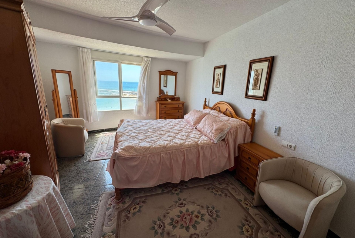 Fantástico apartamento de 3 slaapzalios en primera línea de playa en Torrevieja