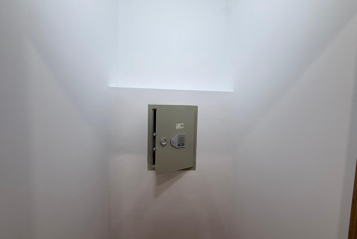AMPLISIMO APARTAMENTO EN PRIMERA LINEA – PUERTO DE TORREVIEJA : 3 HAB, 2 BAÑOS, GARAJE Y TRASTERO