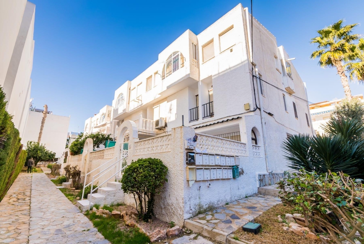 Amplio Apartamento Reformado con piscina comunitaria a 600 metros de la playa del Cura