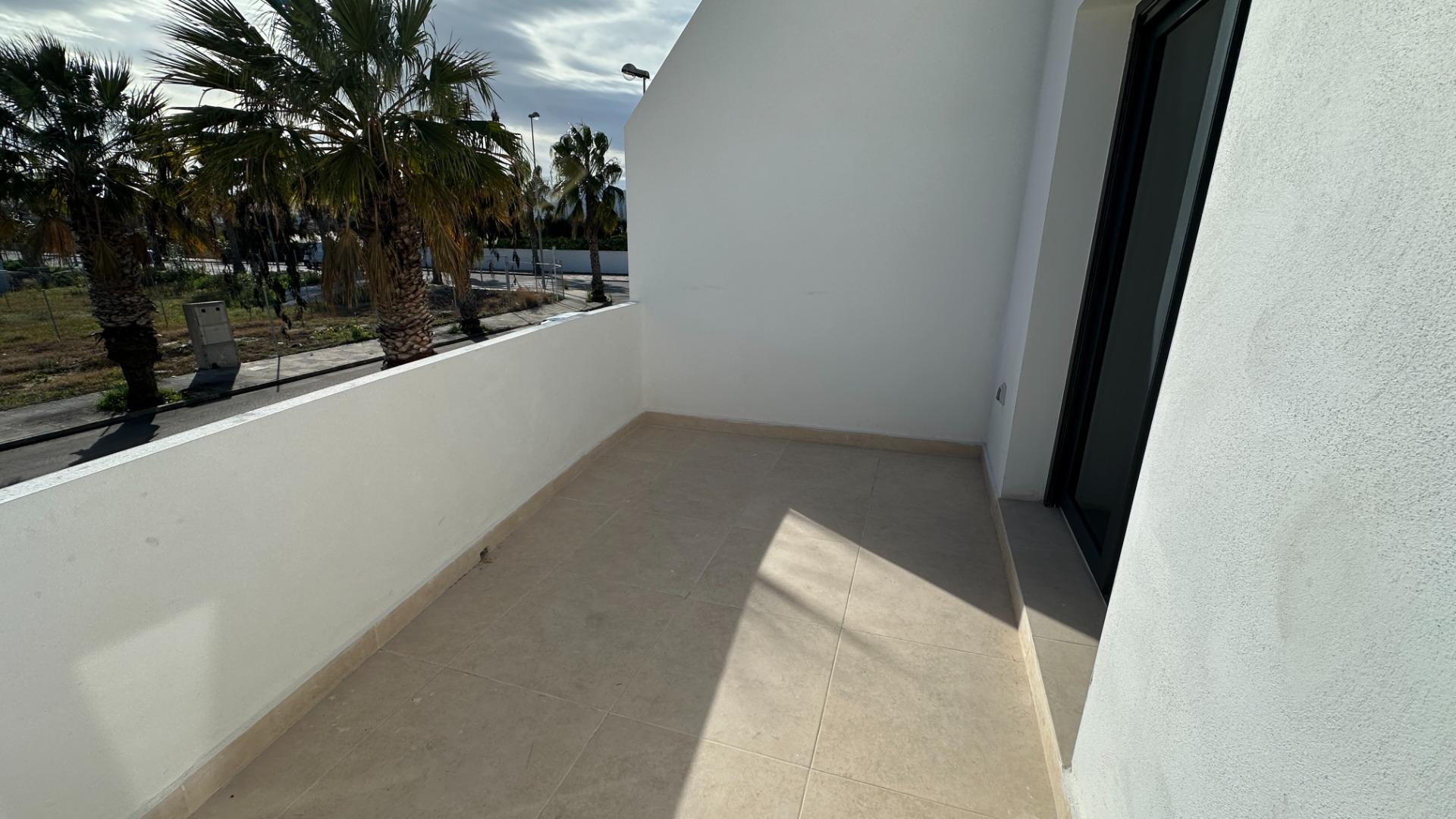 2-19-229 Exclusive townhouses in Oliva Nova: style, comfort, and sea just 500 m away