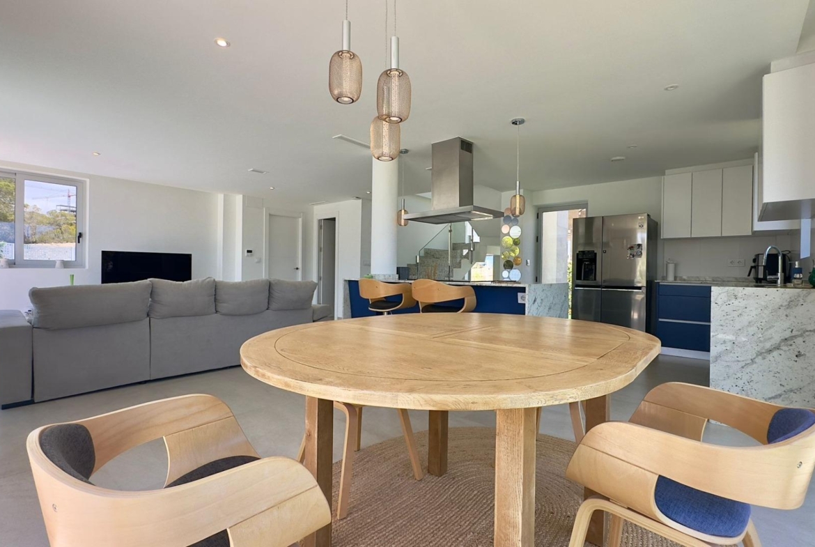 Grote villa op het balkon van Finestrat met uitzicht op de zee