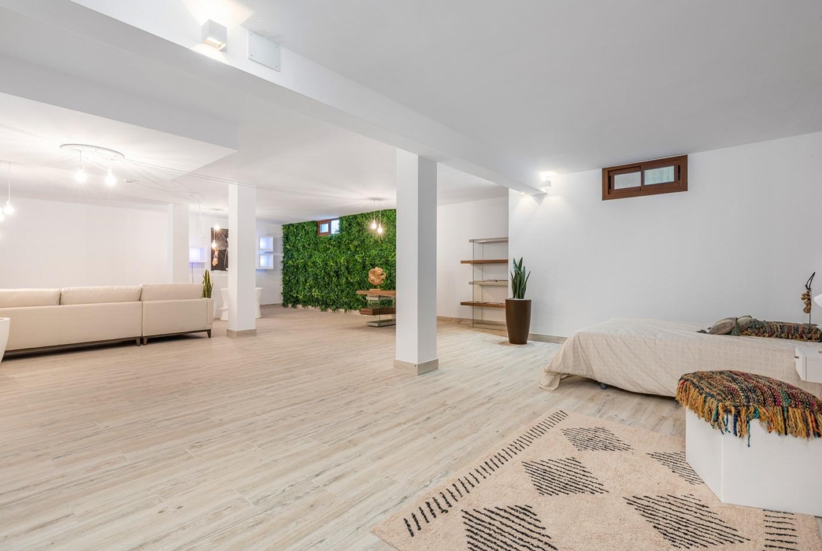 OBRA NUEVA EN VERA PLAYA. DE VOORZITTER. – HET DEBAT IS GESLOTEN.