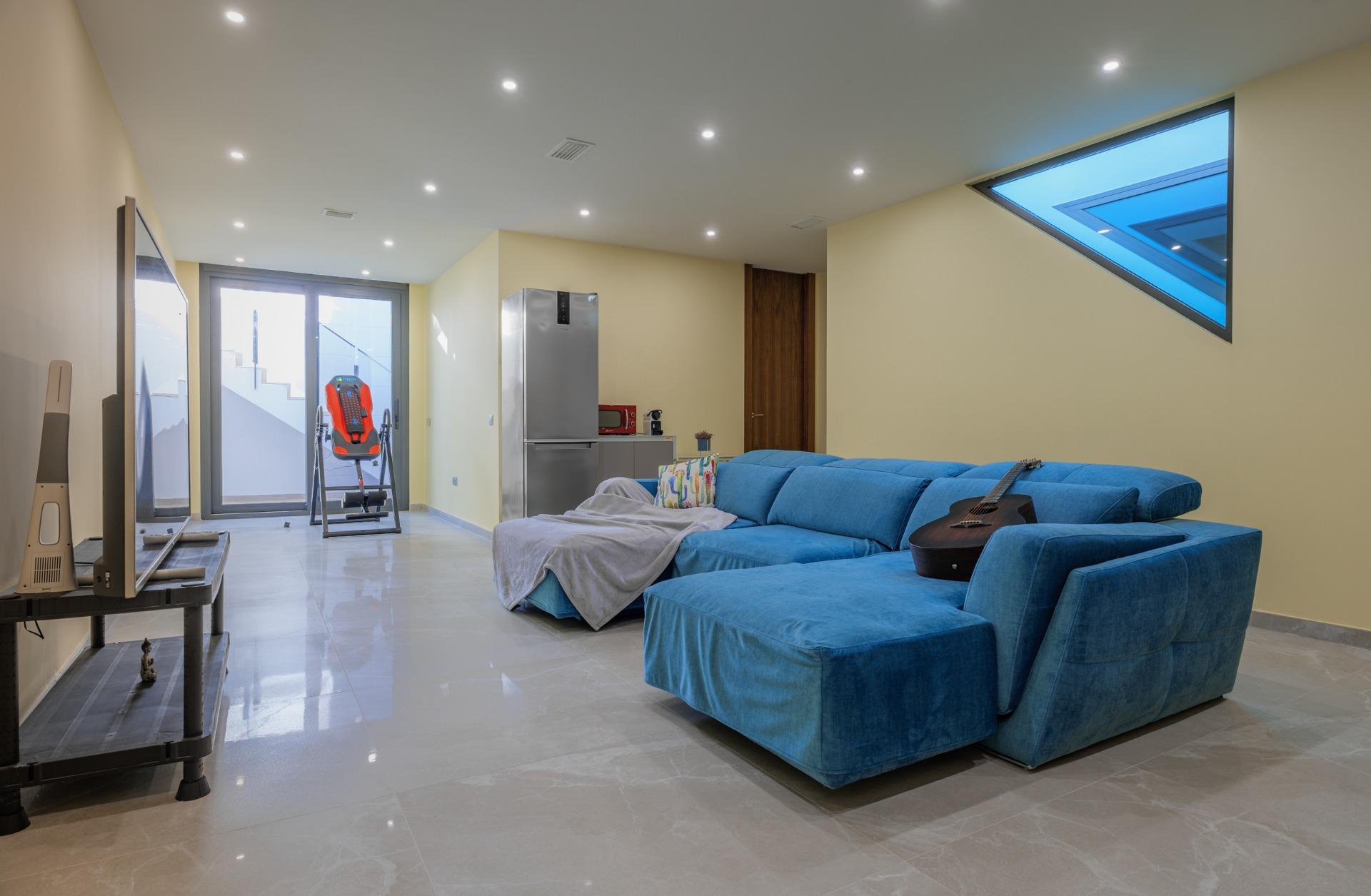 Unique villa in Sierra Cortina: prestigious location between mountains and sea