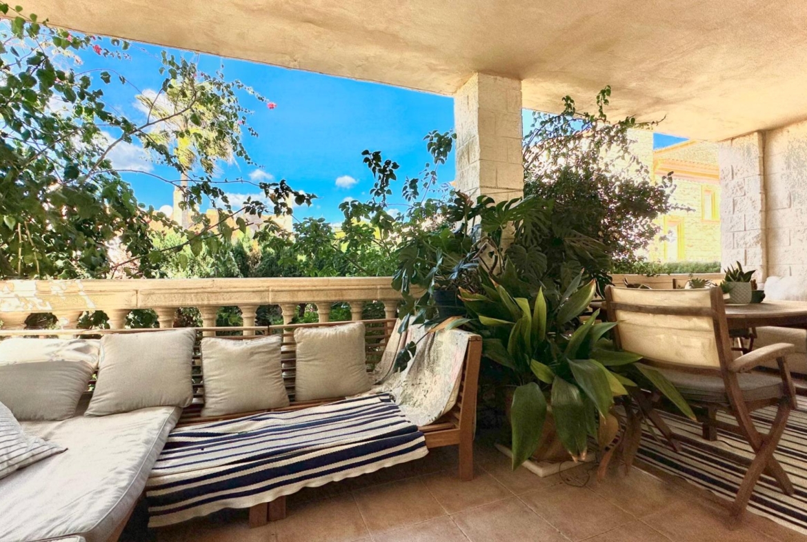 Prachtig herenhuis in Albir met tuin 15 minuten lopen van het strand!
