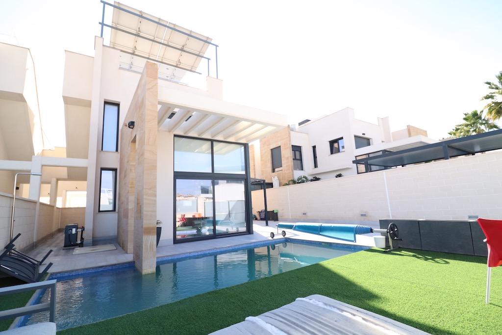 Spectaculaire onafhankelijke villa in Lomas de Cabo Roig