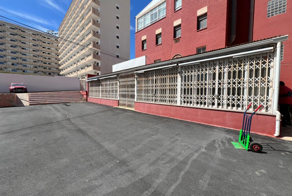 LOKALE COMERCIAL EN CABO ZERVERA. 300 M2. A 100 METROS DEL MAR.