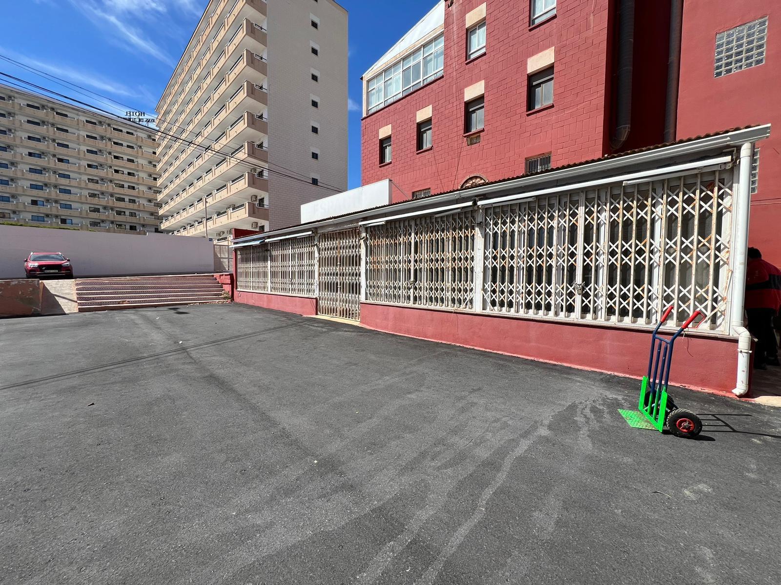 LOKALE COMERCIAL EN CABO ZERVERA. 300 M2. A 100 METROS DEL MAR.