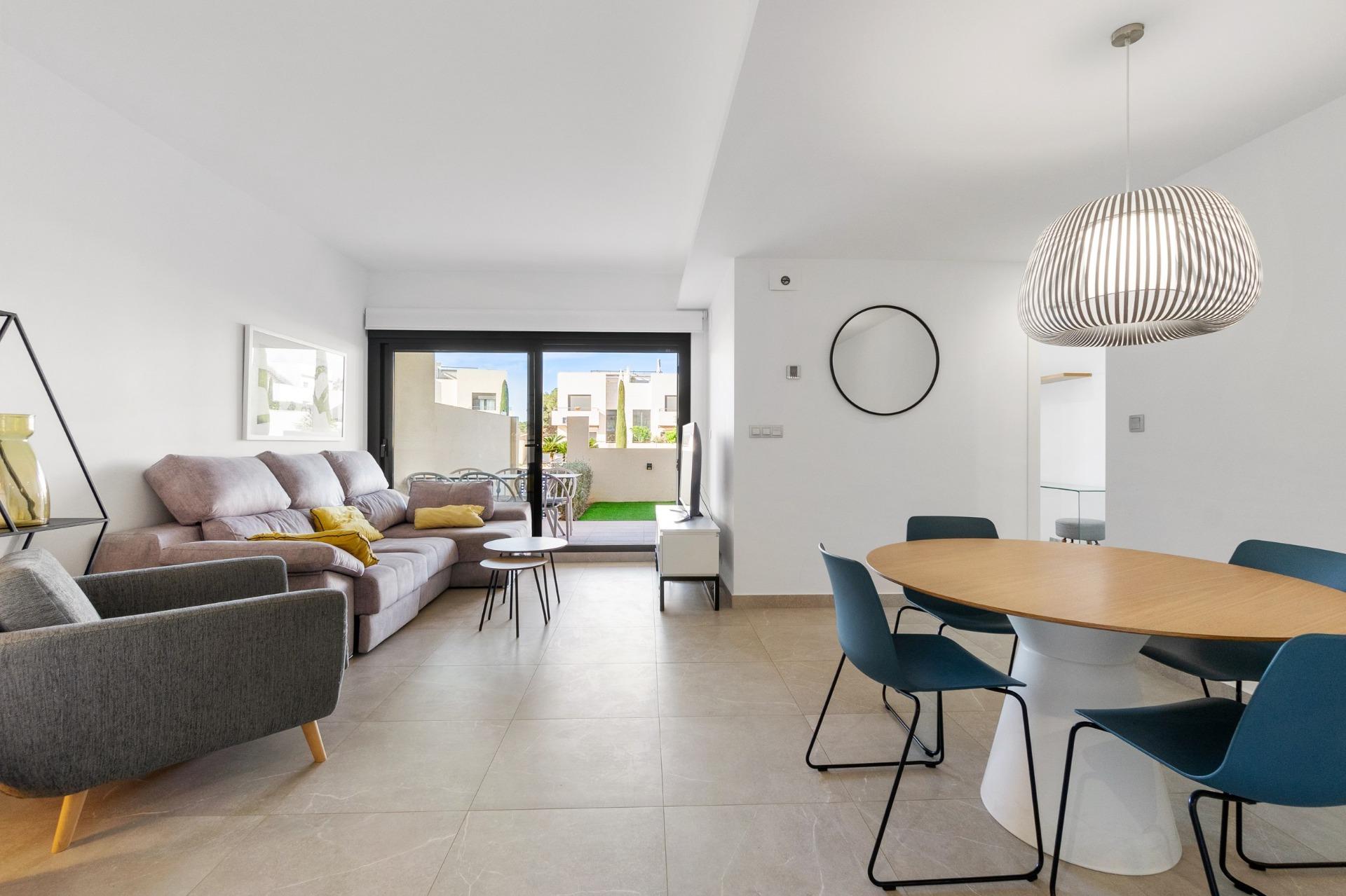 ESPECTACULAIR APPARTAMENTO CON LICENCIA TURISTICA. 2 DORM. 2 BAÑOS. GARAJE+TRASTERO. PISCINA.