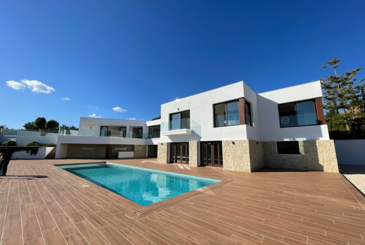 LUXURY VILLA IN ALTEA