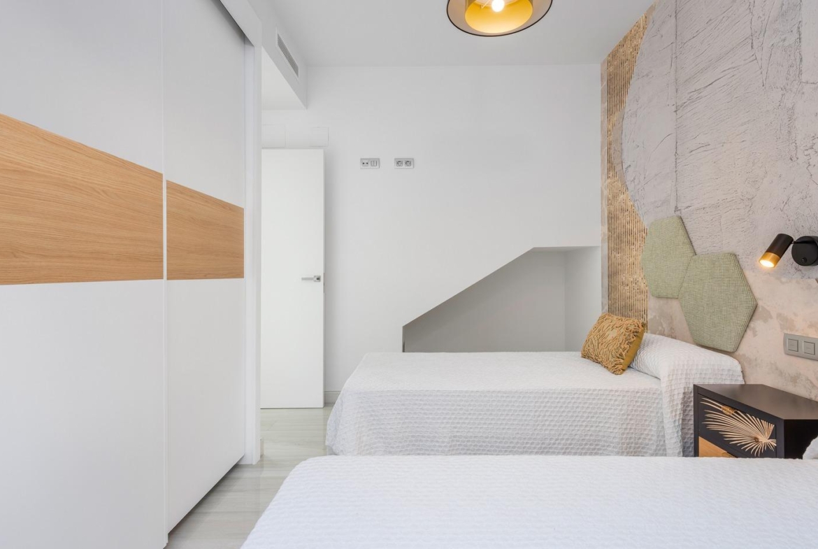 OBRA NUEVA EN LOS MONTESINOS. VILLAS DE LUJO. 3 DORM. 3 BAÑOS. PARCELA 200M2. PISCINA PROPIA.