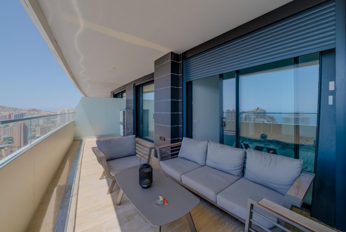 Exclusivo Piso en la Cala de Benidorm con Vistas al Mar