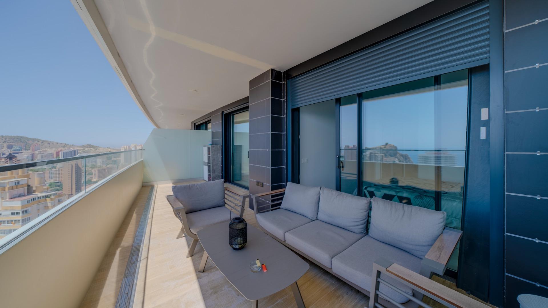Exclusivo Piso en la Cala de Benidorm con Vistas al Mar