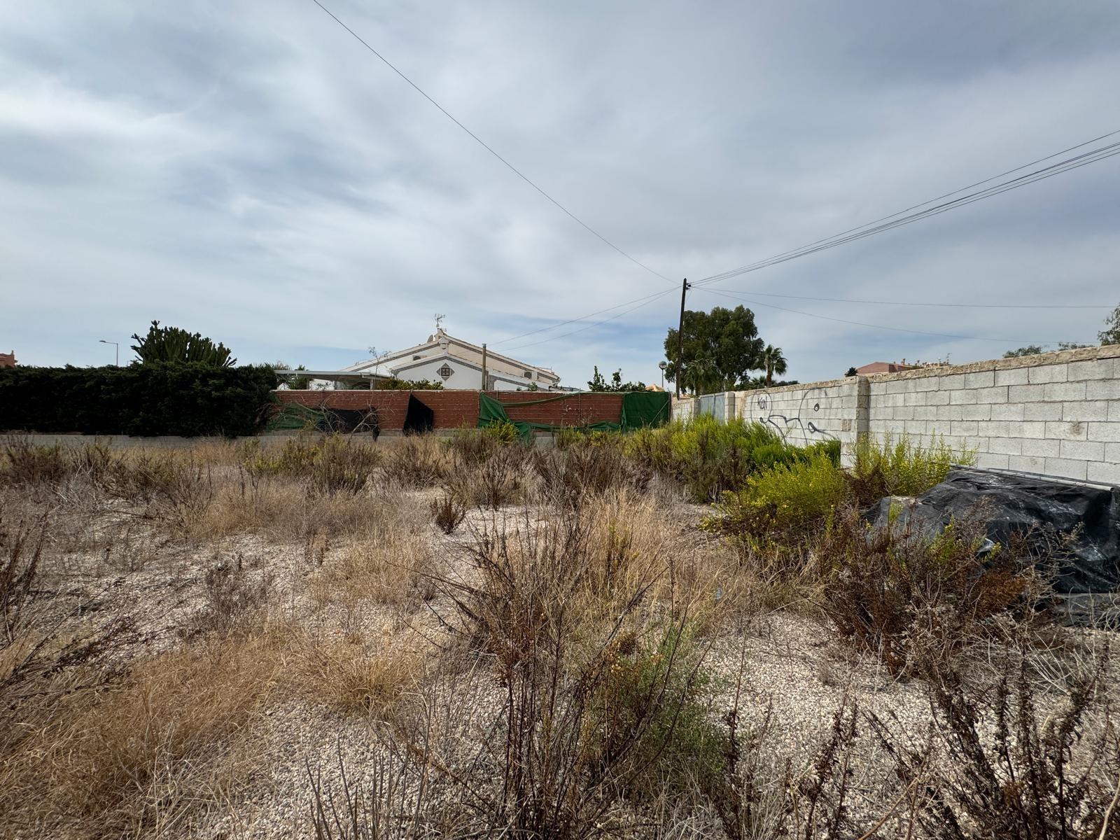 PARCELA 1000 M2 EN ORIHUELA COSTA. A 350 METROS DEL MAR.