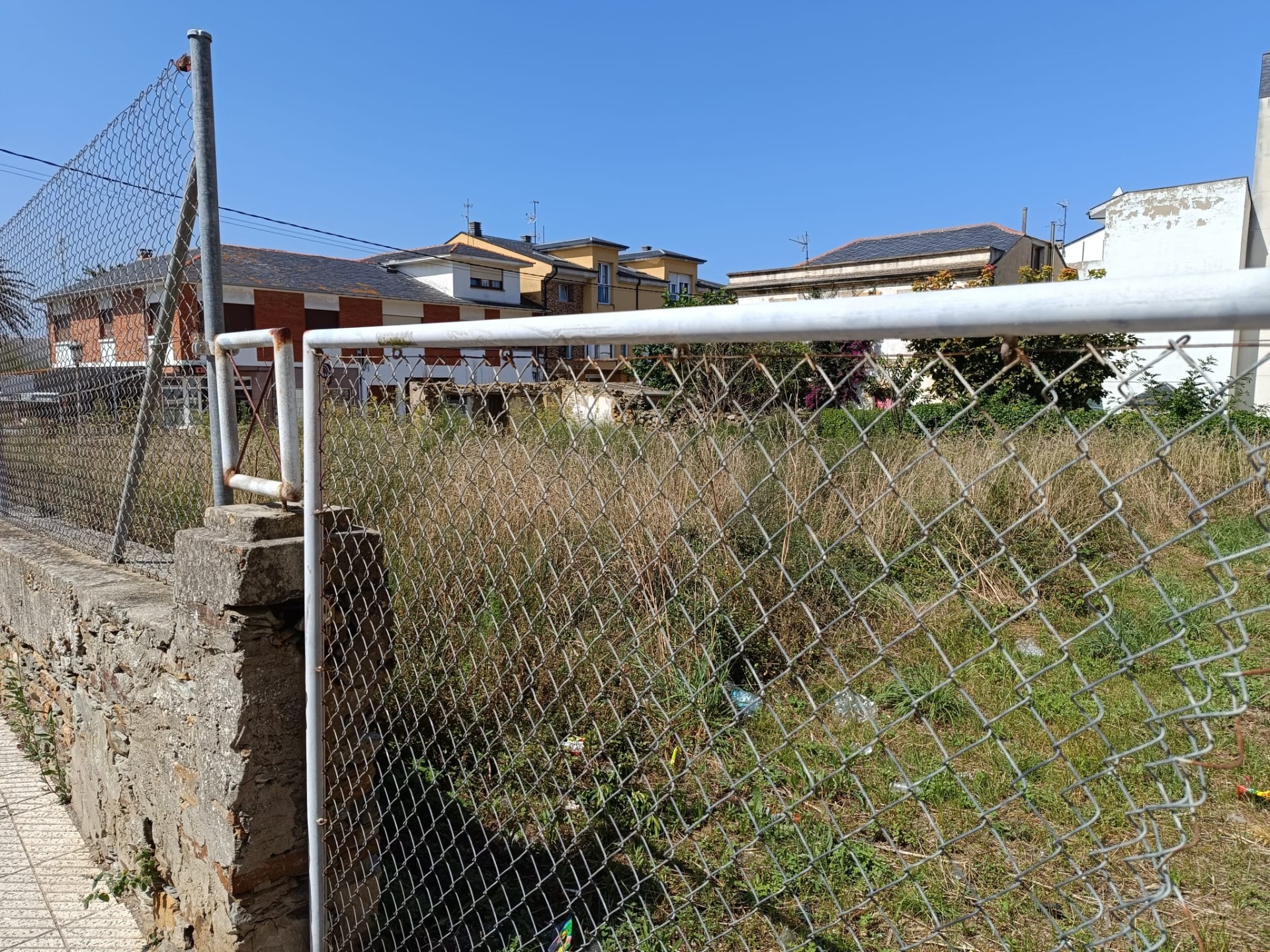 INVESTMENT FOR NEW CONSTRUCTION 100 METERS FROM MURALLÓN BEACH IN TAPIA DE CASARIEGO