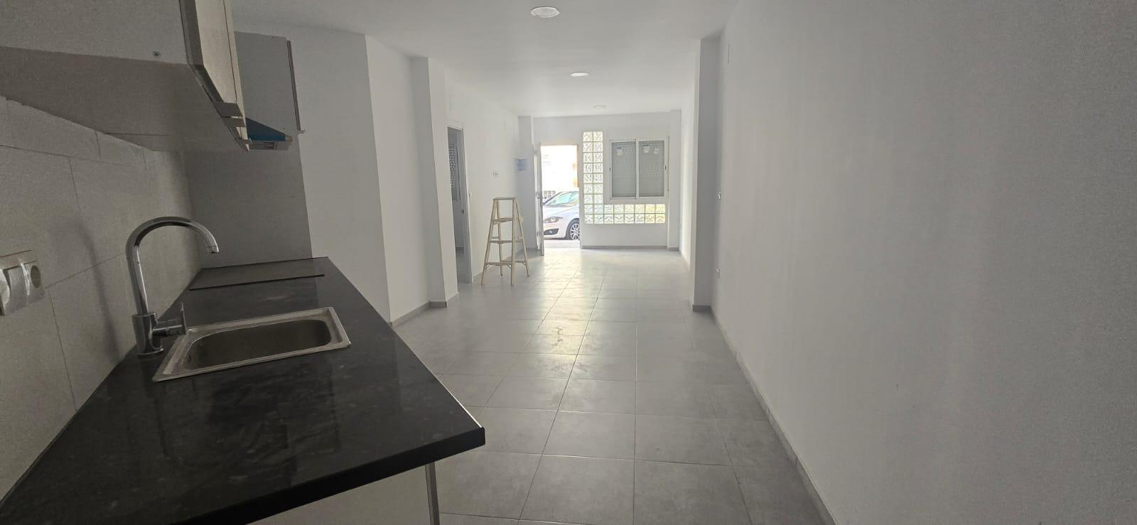 PLANTA BAJA 1 HABITACION Y 1 BAÑO