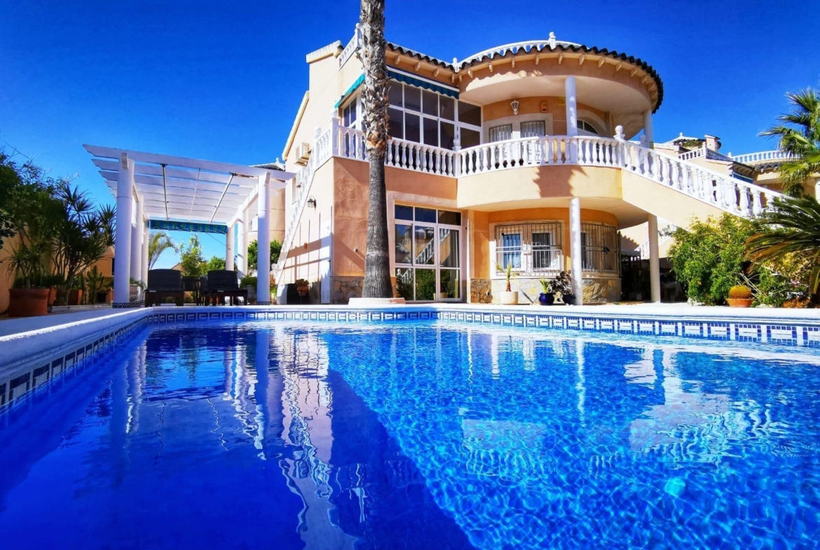 Ruim chalet in La Florida, Orihuela Costa – Ideaal om te genieten van de zon en het strand