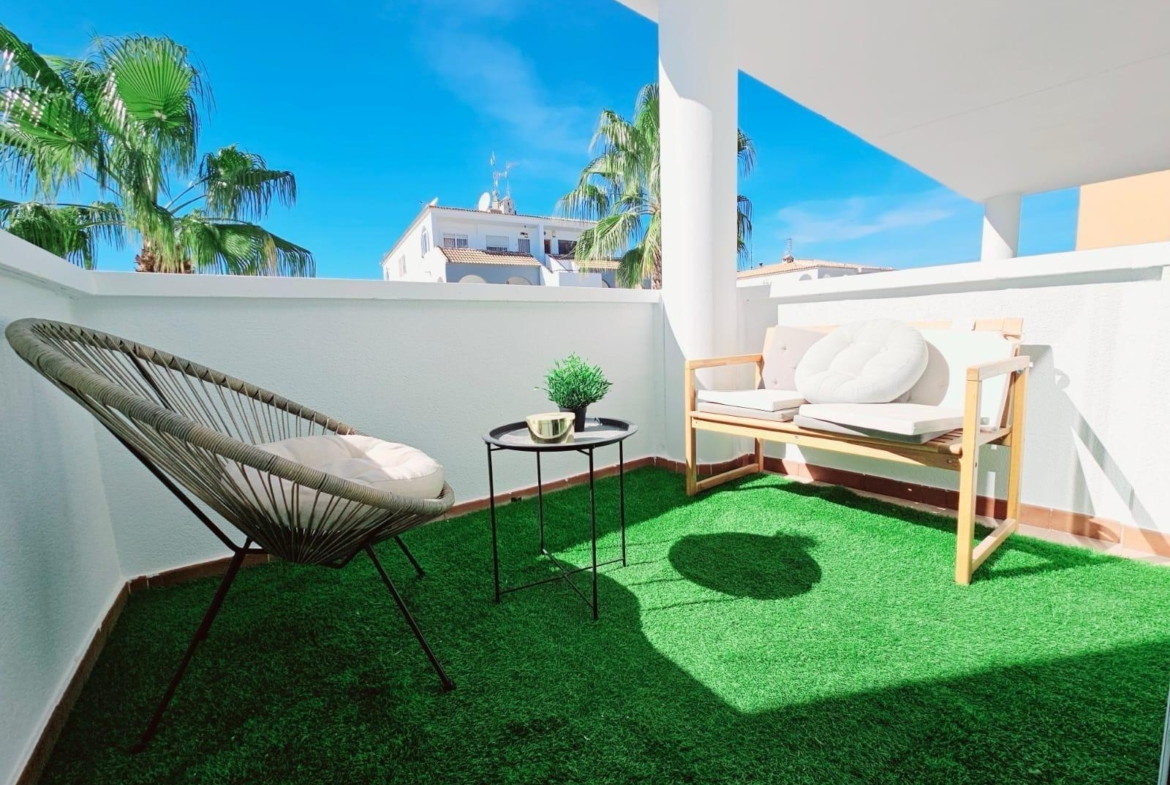 APATAMENTO CON PARKING+PISCINA EN ORIHUELA COSTA. 2 DORM. 2 BAÑOS. 85 M2.