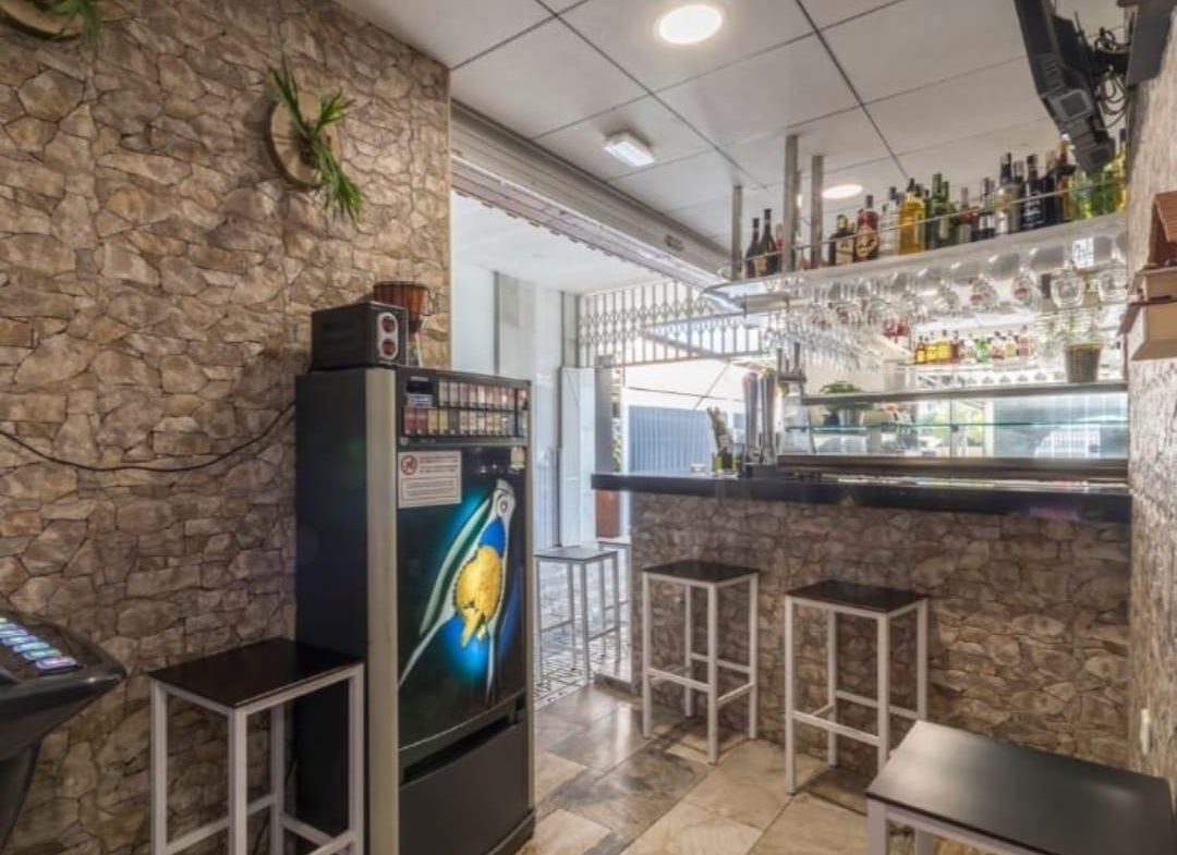 TABERNA EN PLENO FUNCIONAMIENTO LISTA PARA ENTRAR