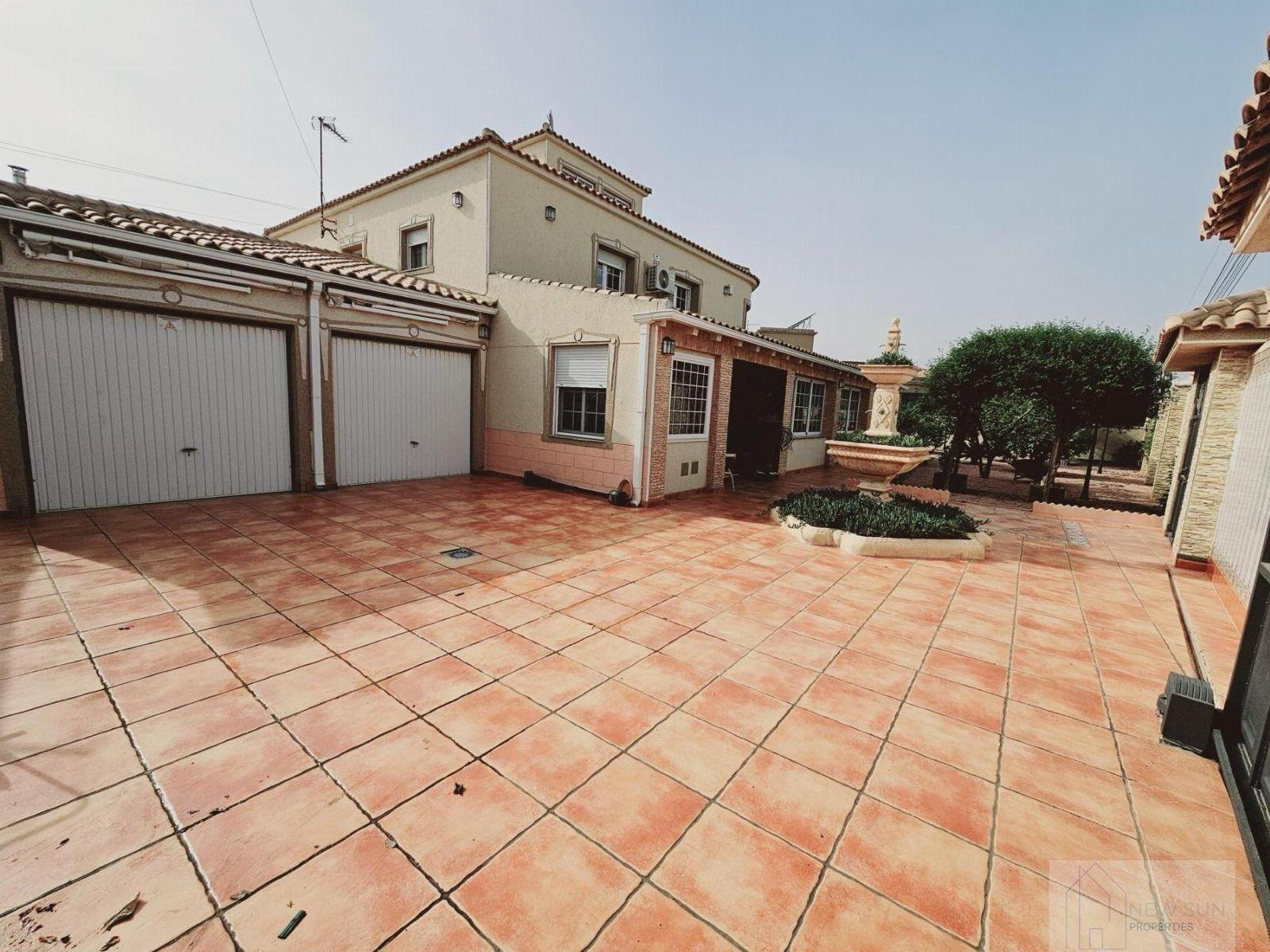 VILLA EN LA SIESTA CON 800 METROS DE PARCELA. PISCINA PRIVADA. 330 M2 DE CASA.