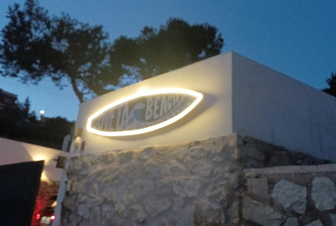OCASIÓN CHALET INDEPENDIENTE CON VISTAS AL MAR LICENCIA TURÍSTICA EN LA COVETA