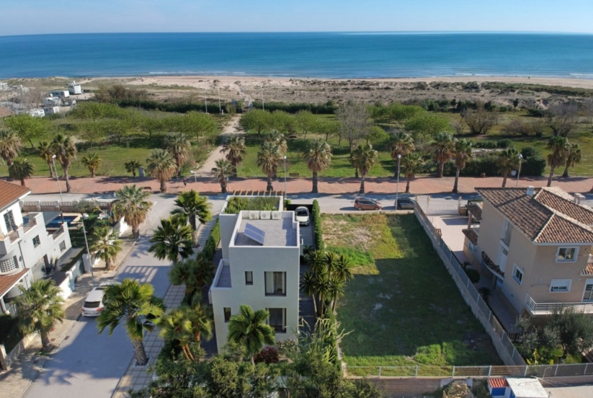 Villa exclusiva en primera línea de la Playa de Rabdells de Oliva