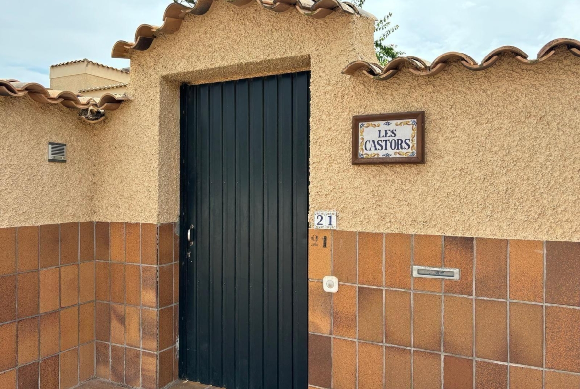 VILLA ESTILO MEDITERRANEO CON PISCINA PRIVADA.