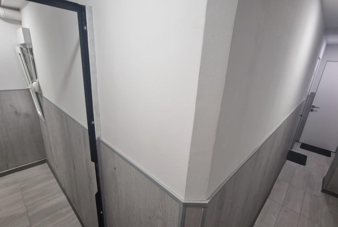 REFORMADO APARTAMENTO A 50 METROS DE PLAYA DE 3 DORMITORIOS 3 BAÑOS DIVIDIDO A 3 ESTUDIOS COMPLETOS PARA ALQUILAR. 105 M2 TOTAL.
