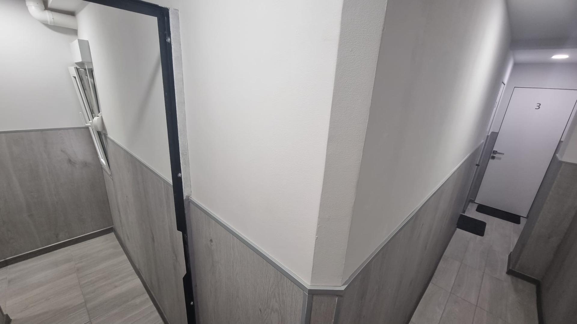 REFORMADO APARTAMENTO A 50 METROS DE PLAYA DE 3 DORMITORIOS 3 BAÑOS DIVIDIDO A 3 ESTUDIOS COMPLETOS PARA ALQUILAR. 105 M2 TOTAL.