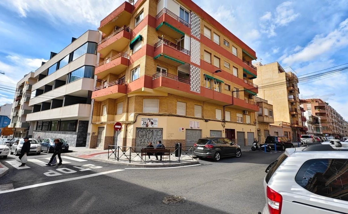 APPARTAMENTO A 300 METROS DE PLAYA CON 3 DORM. 2 BAÑOS CON SUPERFICIE DE 108 M2.
